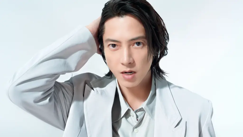 アンバサダー山下智久さん出演！ヘアケアブランドStraine新CM「なりたい髪に、まっすぐ」篇／「ストレート→アレンジ」篇 4月1日公開 画像 6