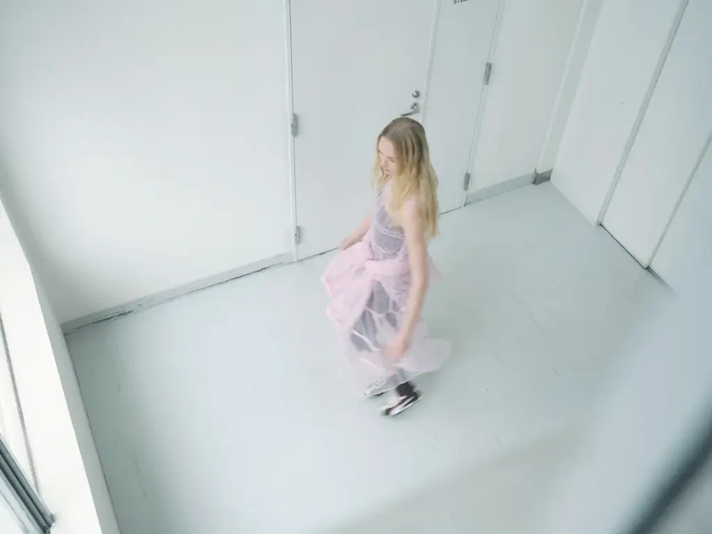 【emmi×PUMA】ロープロファイルの新アイコン”H-STREET”を初別注　ブラウンに淡いピンクを掛け合わせスポーティさにフェミニンなエッセンスを感じる一足に 画像 10