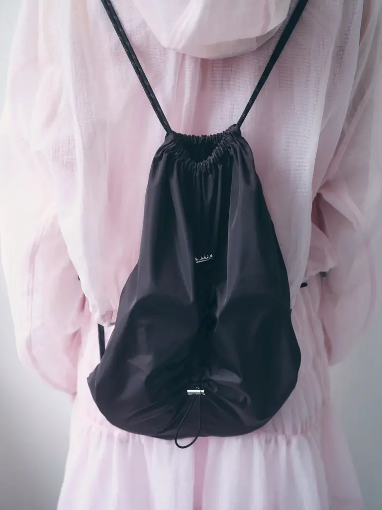 【emmi×PUMA】ロープロファイルの新アイコン”H-STREET”を初別注　ブラウンに淡いピンクを掛け合わせスポーティさにフェミニンなエッセンスを感じる一足に 画像 18