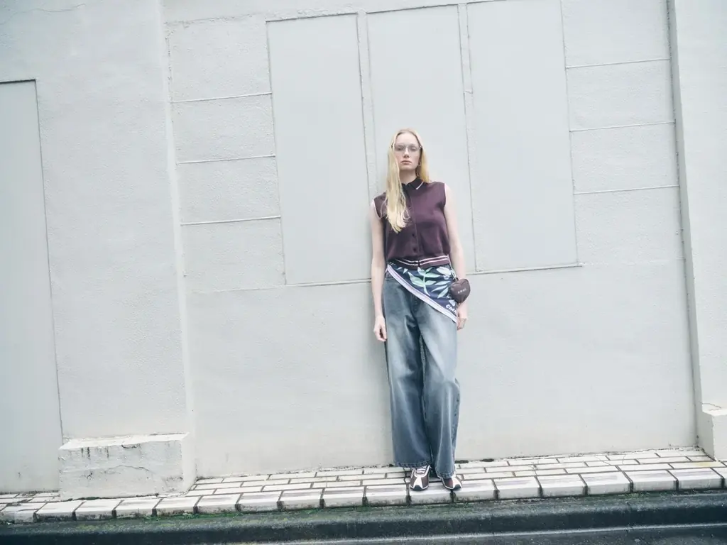 【emmi×PUMA】ロープロファイルの新アイコン”H-STREET”を初別注　ブラウンに淡いピンクを掛け合わせスポーティさにフェミニンなエッセンスを感じる一足に 画像 5