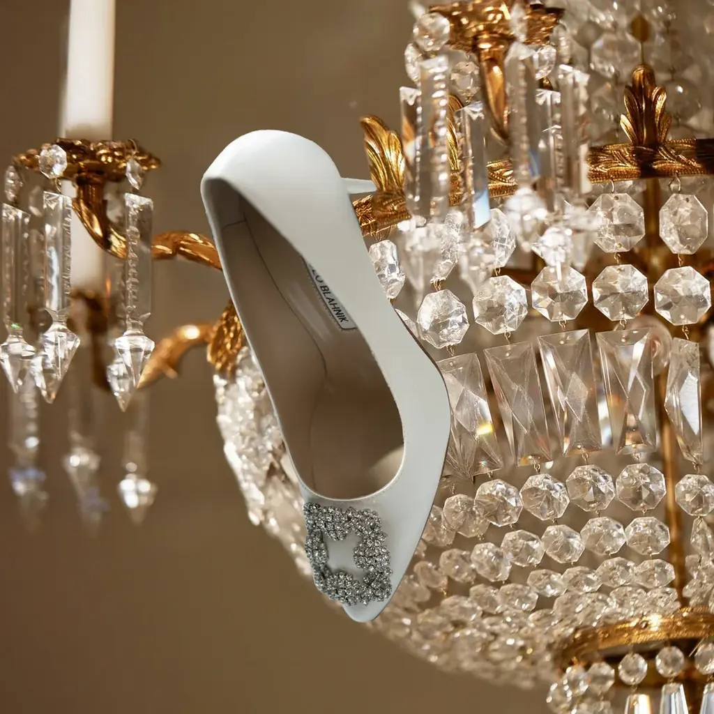 MARRIED IN MANOLOSー永遠の愛を紡ぐ、マノロ ブラニクの極上ウェディング コレクション 画像 1