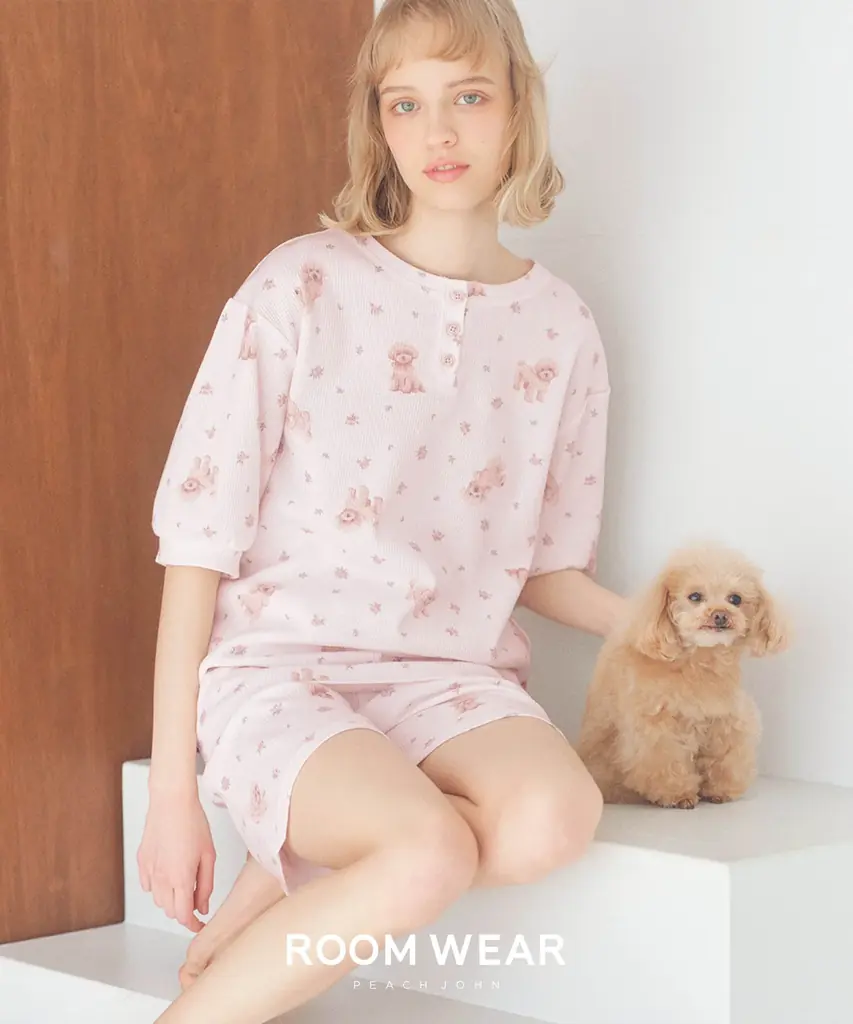 【PEACH JOHN ROOM】プードルたちの愛らしい姿や夏のシンボルひまわりの花をモチーフにしたサマールームウェア「Poodle Collection」を発売。 画像 5