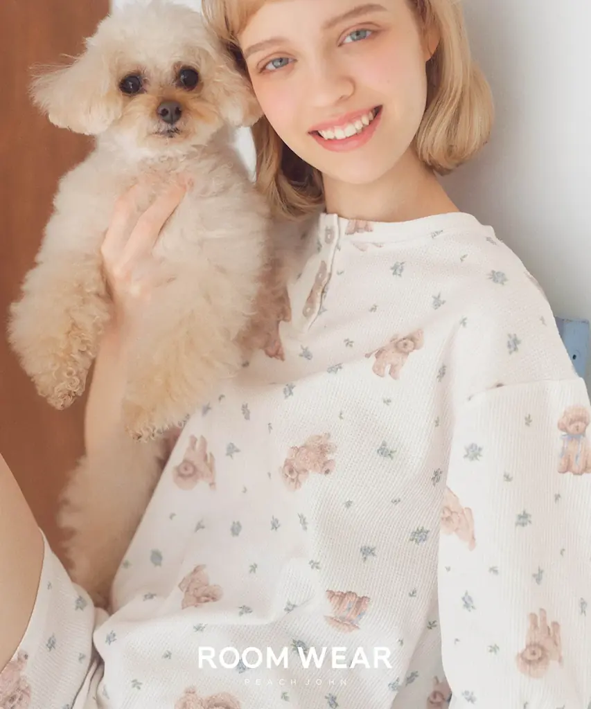 【PEACH JOHN ROOM】プードルたちの愛らしい姿や夏のシンボルひまわりの花をモチーフにしたサマールームウェア「Poodle Collection」を発売。 画像 7