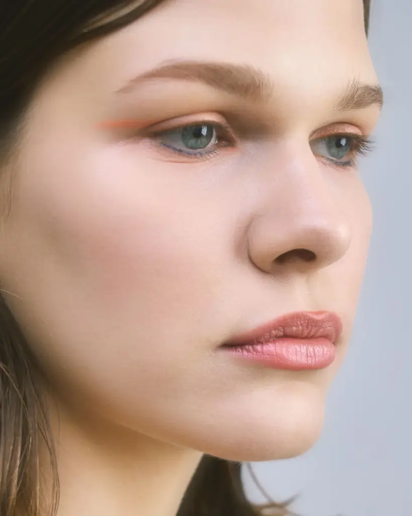 アイメイクの印象を決定づける、DIDIONのアイライナーがパワーアップして登場！なめらかさはそのままに、より自在でシャープに。使い心地と仕上がりの精度を高めた、新たな一本へと進化しました。 画像 3