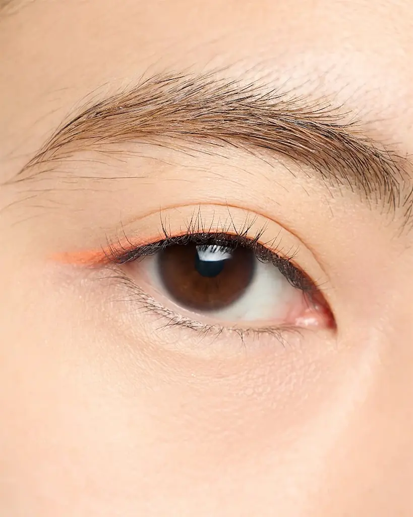 アイメイクの印象を決定づける、DIDIONのアイライナーがパワーアップして登場！なめらかさはそのままに、より自在でシャープに。使い心地と仕上がりの精度を高めた、新たな一本へと進化しました。 画像 6