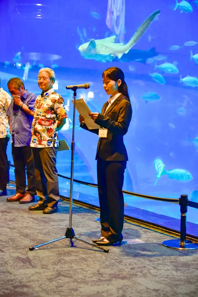 【（一財）沖縄美ら島財団】令和８年度 入社式を沖縄美ら海水族館「黒潮の海大水槽」で実施 画像 4