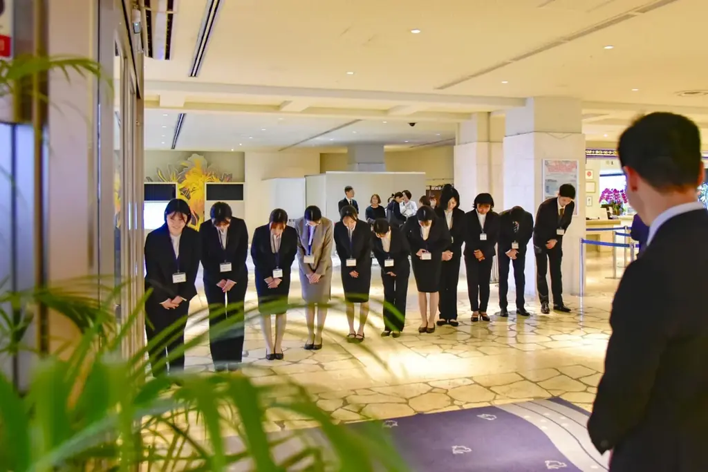 【（一財）沖縄美ら島財団】令和８年度 入社式を沖縄美ら海水族館「黒潮の海大水槽」で実施 画像 5