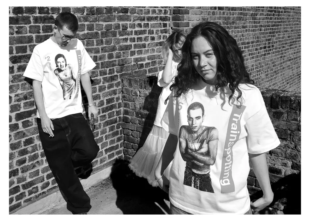 映画『トレインスポッティング』公開30周年記念 Behind the Scenes®、公式ライセンスTシャツ 第二弾を発表 -1996年の熱気を2026年へ- 画像 1