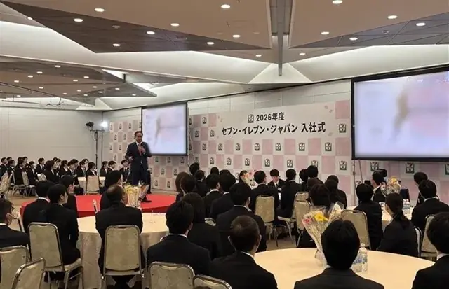 セブン‐イレブン、東京ビッグサイトで入社式　109名が展示会と連動