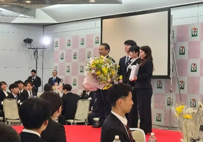 セブン‐イレブン・ジャパン、入社式を東京ビッグサイトで初開催2026年度 新入社員109名が入社 画像 3