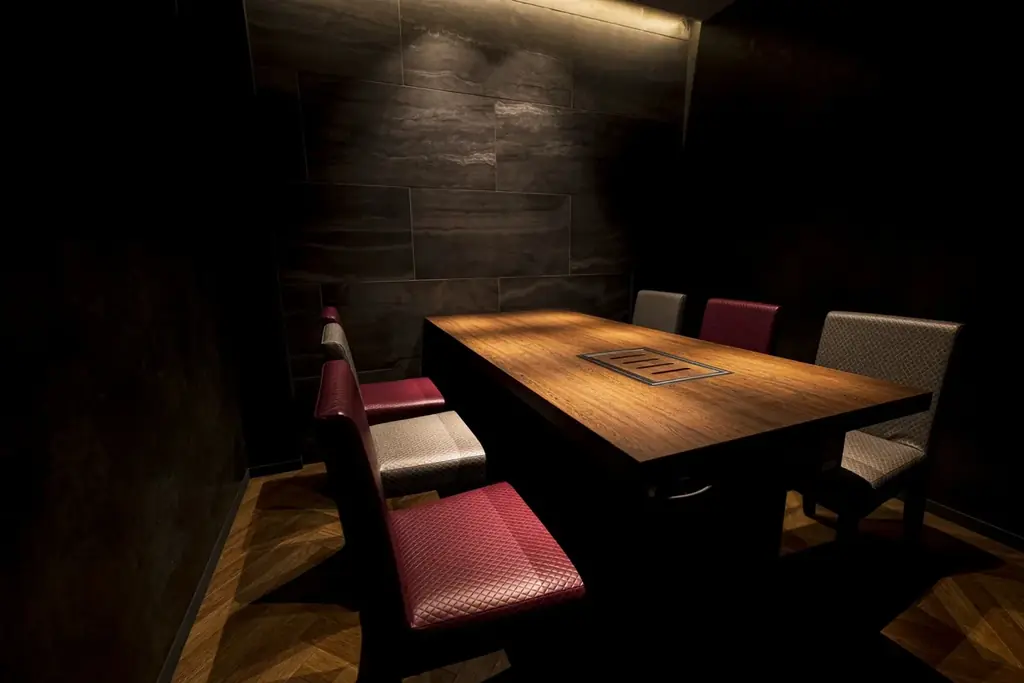 日本の“街焼肉”を新定義。大人が集う進化系エンタメ焼肉の拠点「うしみつ一門目黒店」が、五感＋第六感を刺激する新たな焼肉体験を提案 画像 12