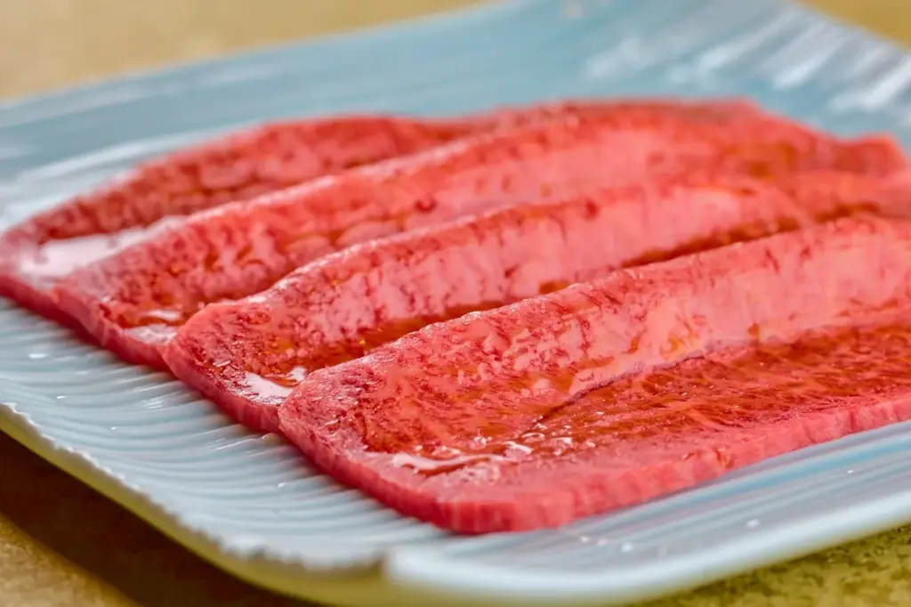 日本の“街焼肉”を新定義。大人が集う進化系エンタメ焼肉の拠点「うしみつ一門目黒店」が、五感＋第六感を刺激する新たな焼肉体験を提案 画像 2