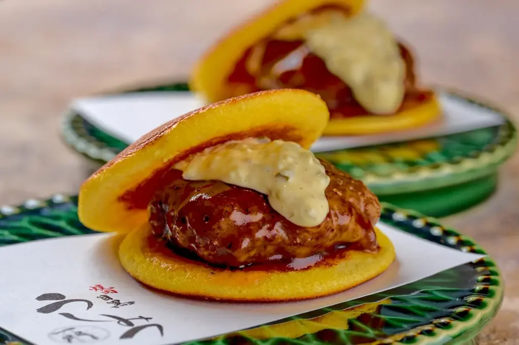 日本の“街焼肉”を新定義。大人が集う進化系エンタメ焼肉の拠点「うしみつ一門目黒店」が、五感＋第六感を刺激する新たな焼肉体験を提案 画像 4