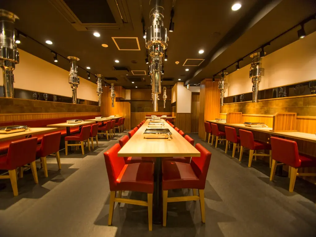 日本の“街焼肉”を新定義。大人が集う進化系エンタメ焼肉の拠点「うしみつ一門目黒店」が、五感＋第六感を刺激する新たな焼肉体験を提案 画像 9