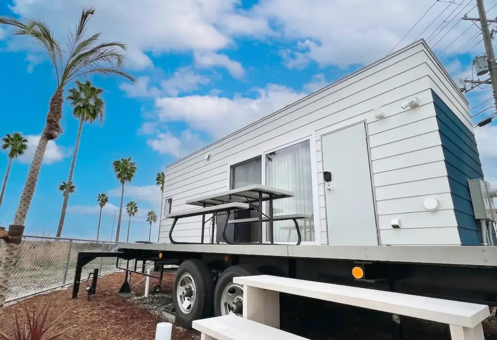 海辺の別荘サブスク初・トレーラーハウス型『WITH SEA 伊東』開業