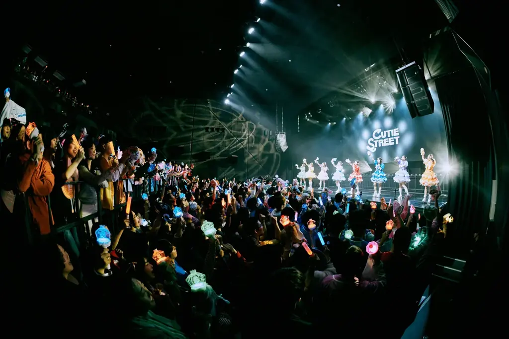 CUTIE STREET、韓国の人気音楽番組「M COUNTDOWN」初出演で話題沸騰！ パフォーマンス動画は420万回再生を突破、現地チャートでも勢い加速 画像 3