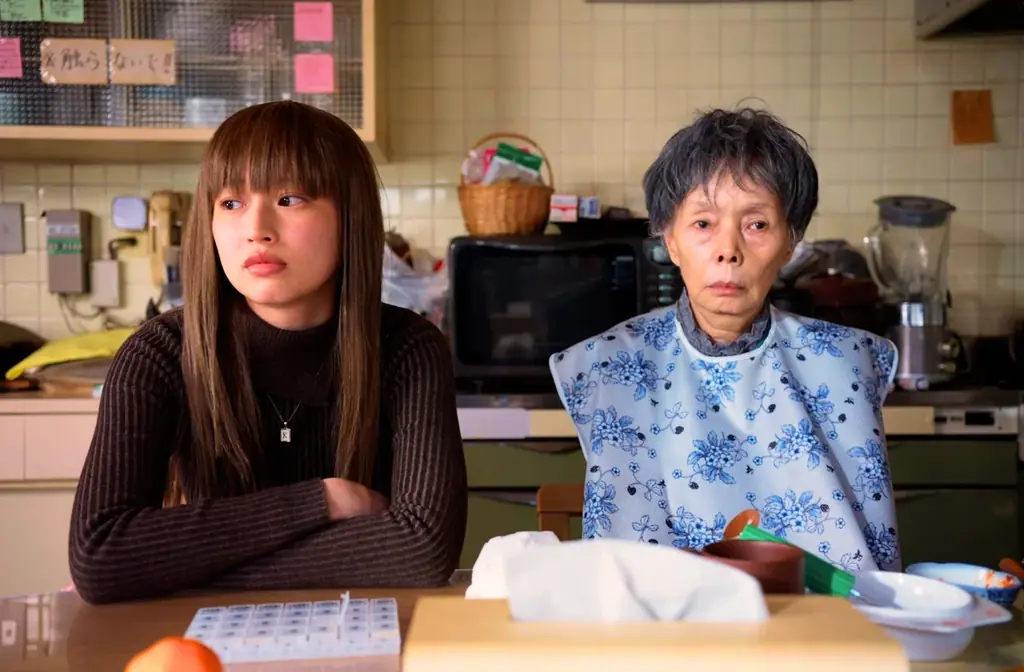 研ナオコが認知症の祖母を熱演　映画『うぉっしゅ』配信が決定！　“人を洗う” W ワークを描いた笑って泣ける話題作の新場面写真を解禁 画像 6