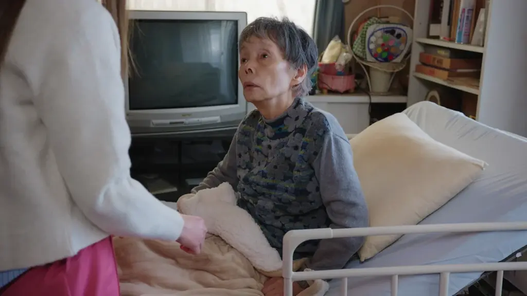 研ナオコが認知症の祖母を熱演　映画『うぉっしゅ』配信が決定！　“人を洗う” W ワークを描いた笑って泣ける話題作の新場面写真を解禁 画像 9