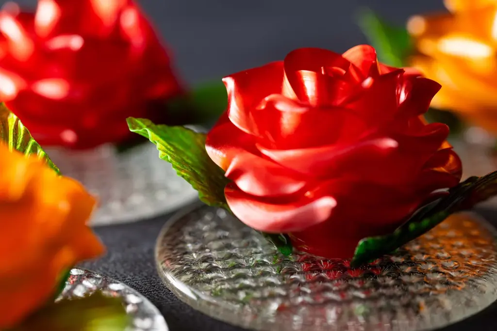 母の日を彩る、息をのむほど美しいフラワースイーツ。ザ・キャピトルホテル 東急、可憐な飴細工や“お花畑”のようなケーキを期間限定販売 画像 3