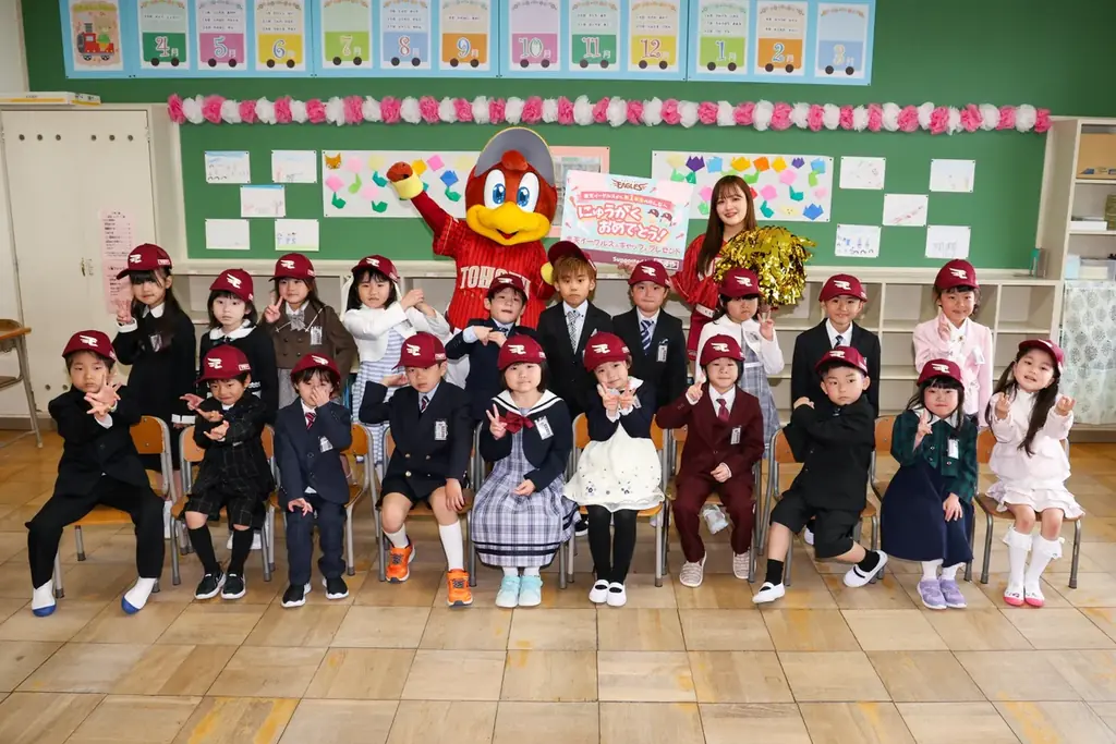【楽天イーグルス】東北6県1,649校52,120人の新小学1年生へ『楽天イーグルスキャップ』をプレゼント 画像 3