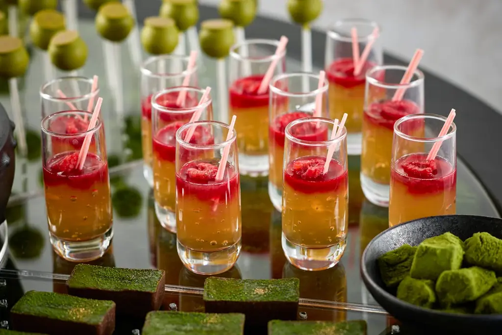 【ウェスティンホテル横浜】盆栽を使用した日本庭園が登場!? 抹茶尽くしのデザートビュッフェを開催 画像 3