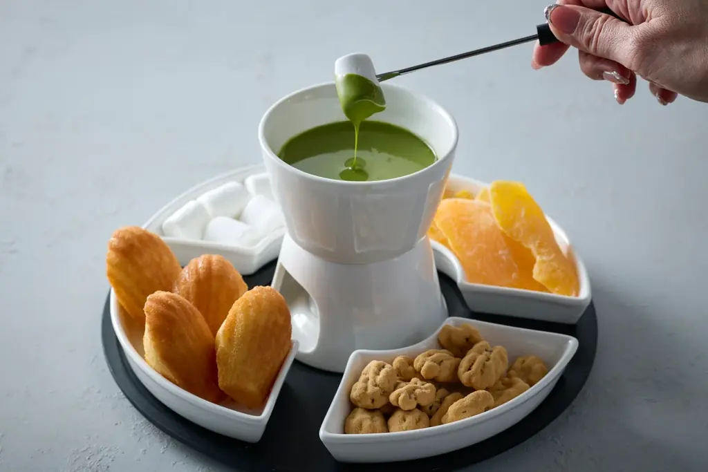 【ウェスティンホテル横浜】盆栽を使用した日本庭園が登場!? 抹茶尽くしのデザートビュッフェを開催 画像 4