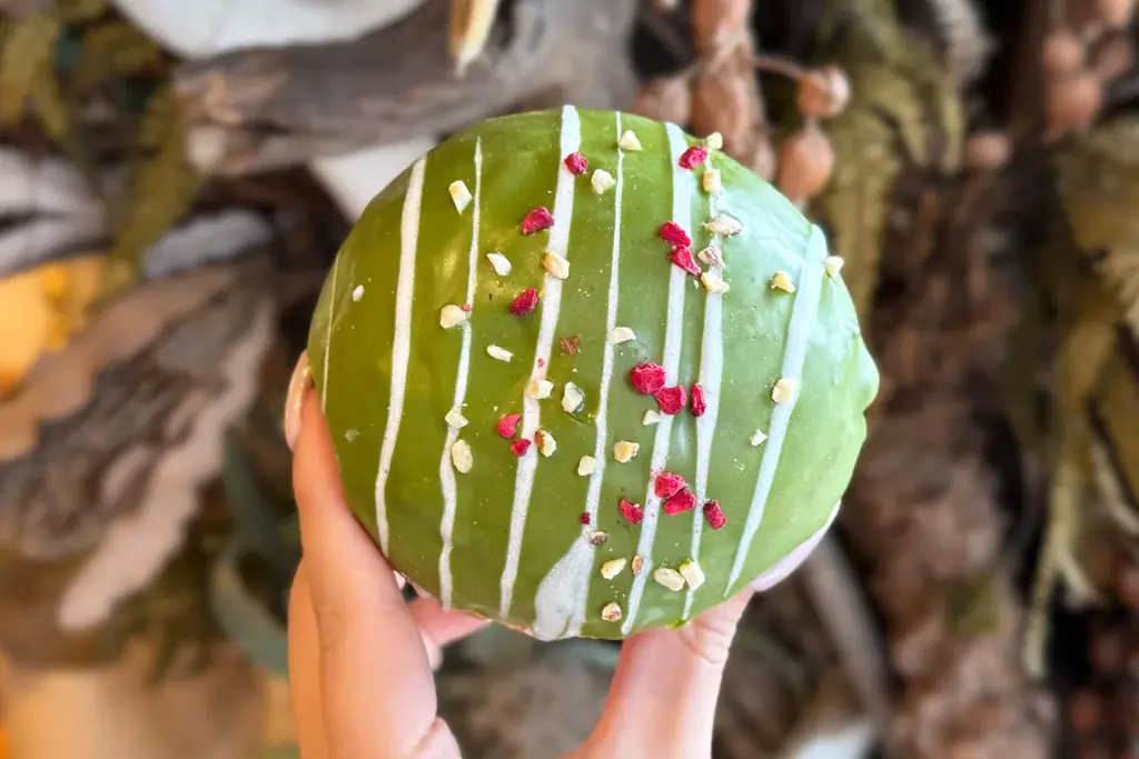 濃厚な抹茶カスタード、上品な甘さの桜とつぶあん。春を彩る限定生ベーグル2種登場！ 画像 4