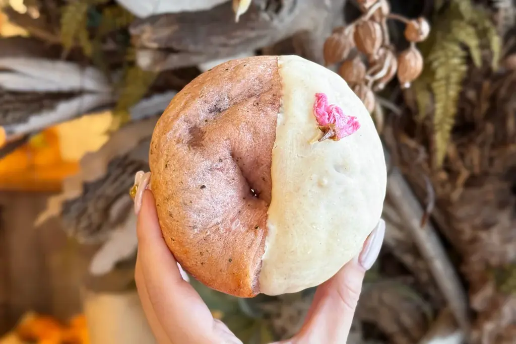 濃厚な抹茶カスタード、上品な甘さの桜とつぶあん。春を彩る限定生ベーグル2種登場！ 画像 5