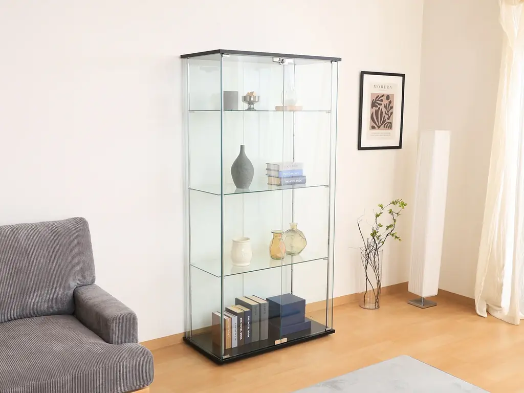 不二貿易の定番「ガラスコレクションケース」に初のハイスペックモデル登場。鍵付き・可動棚仕様でコアコレクター層へ新提案。 画像 2