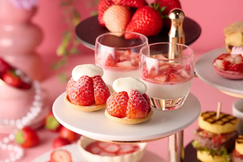 【国産いちご6品種を食べ比べ。いちごづくしのスイーツ＆セイボリー】青果の老舗仲卸が手がけるレストラン「DEK」で「ストロベリーアフタヌーンティー」を開催（4/2〜5/6） 画像 2
