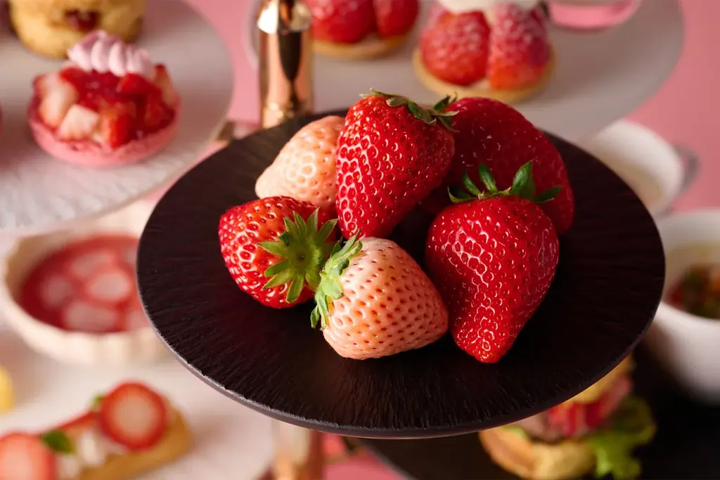 【国産いちご6品種を食べ比べ。いちごづくしのスイーツ＆セイボリー】青果の老舗仲卸が手がけるレストラン「DEK」で「ストロベリーアフタヌーンティー」を開催（4/2〜5/6） 画像 6