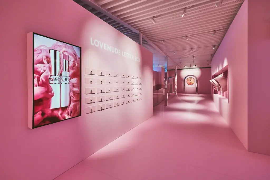 新“ふわじゅわ”リップ「YSL ラブヌード リップスティック」のポップアップイベント「YSL LOVENUDE HOTEL TOKYO 」に、大平修蔵、鈴木 えみ、谷まりあ、山田優ら豪華ゲストが来場 画像 12