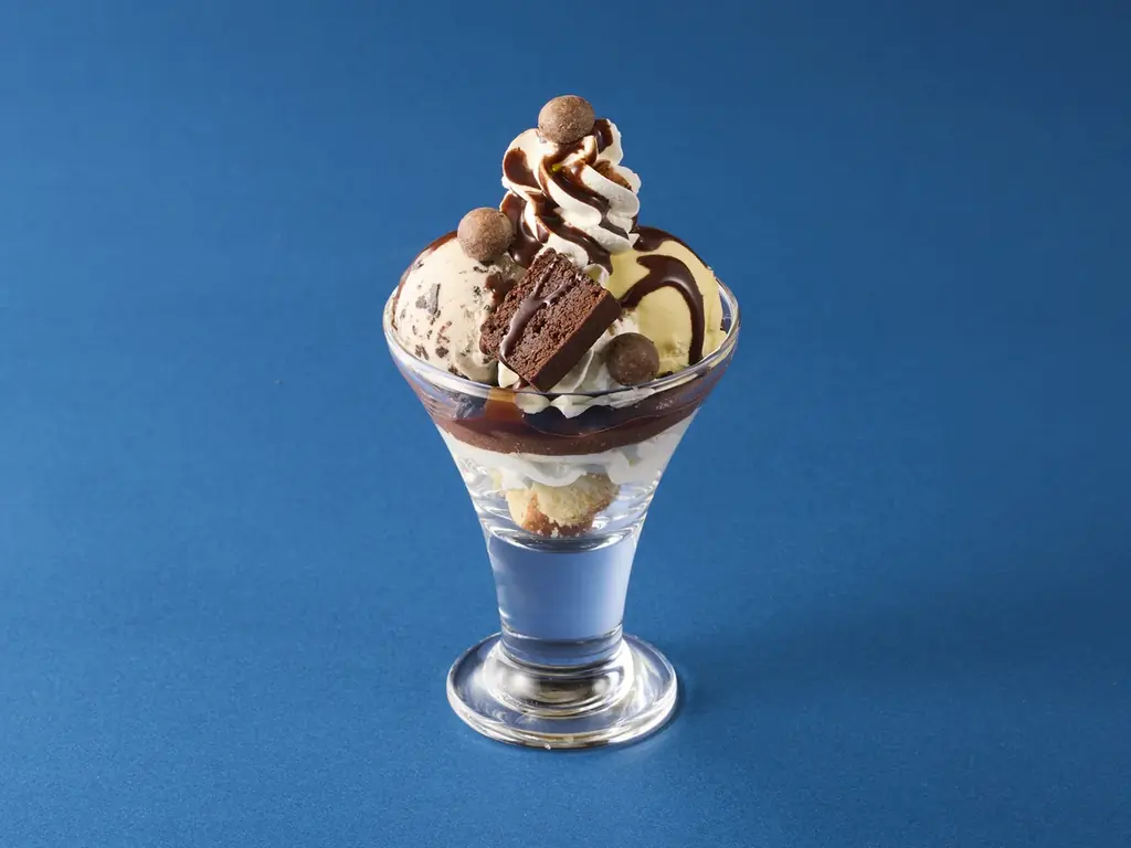 【ココス】しっとりも、ザクザクも。欲張り食感の“クッキー＆クリーム”デザート！甘酸っぱいカシスソース付きのデザートや、テイクアウトできるフラッペも登場 ココスが「クッキー＆クリームフェア」を開催！ 画像 8
