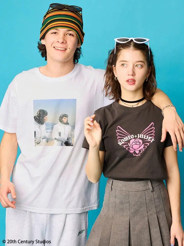 【圧巻のラインアップ】140種以上のPLAZA限定Tシャツ！名作映画やアーティストの1シーンを“ディグる”感覚で、あなたのお気に入りTシャツを見つけて！ 画像 12