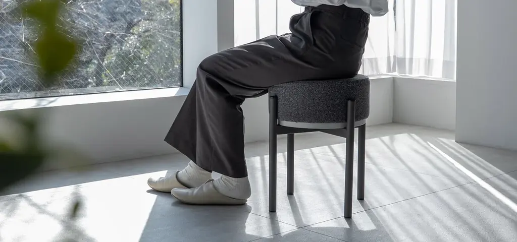 トランスフォーム家具ブランドTATAMU®から、シーンによってテーブル⇔スツールと役割をスイッチできるスタッキングスツール「MORPHIN（モーフィン）」が新登場。 画像 7