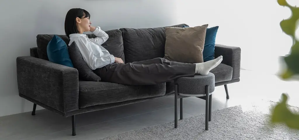 トランスフォーム家具ブランドTATAMU®から、シーンによってテーブル⇔スツールと役割をスイッチできるスタッキングスツール「MORPHIN（モーフィン）」が新登場。 画像 8