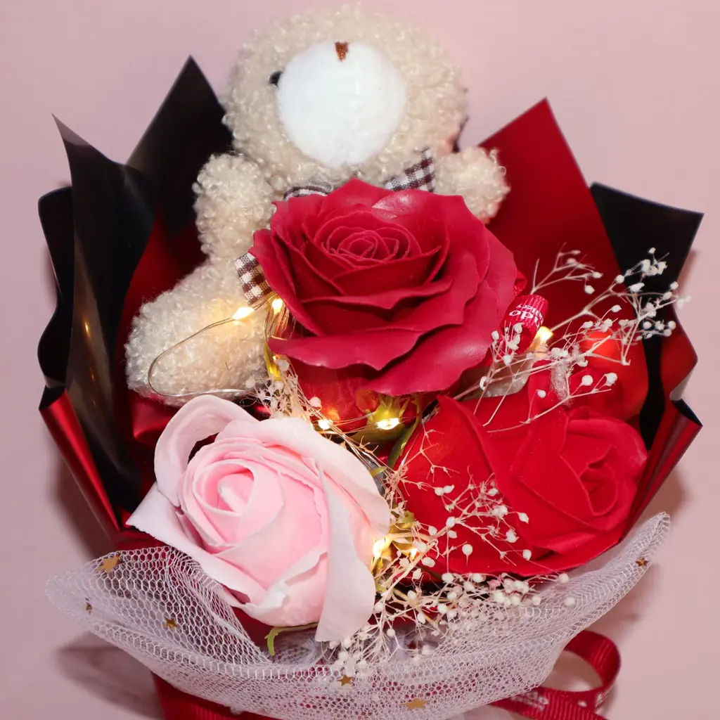 まるでアートな花ギフト　フラワーショップ「karendo（カレンド）」×「ホラグチカヨ」、母の日限定コレクションを新発売 画像 6