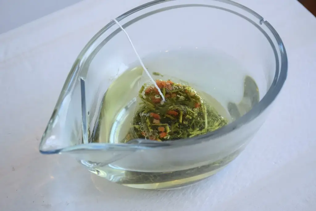 ふわり、舞い上がる春風。桜香るノンアル「玄米茶88 桜」新発売。酒米・山田錦を使った玄米茶専門ブランドから、一年中いつでも〝季節を飲む〟フレーバーティーのシリーズがスタート。 画像 4