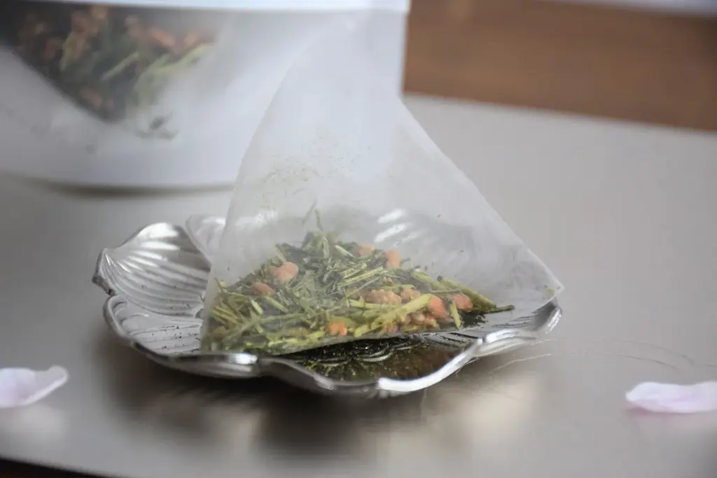 ふわり、舞い上がる春風。桜香るノンアル「玄米茶88 桜」新発売。酒米・山田錦を使った玄米茶専門ブランドから、一年中いつでも〝季節を飲む〟フレーバーティーのシリーズがスタート。 画像 7