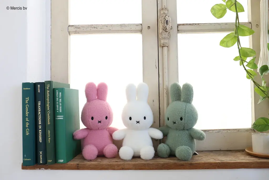 『BON TON TOYS』のミッフィーぬいぐるみ2026春夏新作に、　　　　　　　　　　　直営ストア「marcs STORE」限定アイテムが登場！ 画像 2