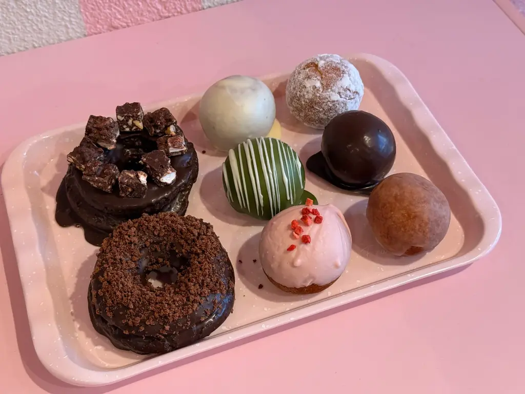 たぶん、世界一小さいチョコレート工場「逗子ドーナツセンター」が『王様のブランチ』に登場｜横澤夏子さん来店、週末トラベルで紹介 画像 6