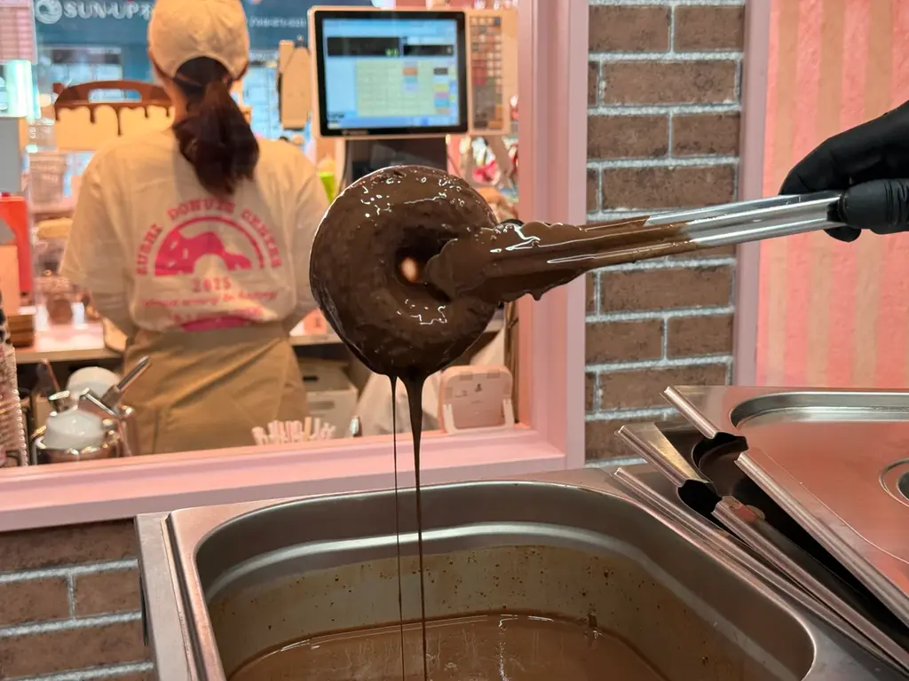 たぶん、世界一小さいチョコレート工場「逗子ドーナツセンター」が『王様のブランチ』に登場｜横澤夏子さん来店、週末トラベルで紹介 画像 9