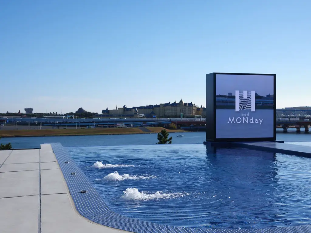 【期間限定キャンペーン】4/25〜7/17宿泊者全員対象 プール利用料無料＆K6ディナーでピザ1枚無料｜Premium hotel MONday 舞浜ビューⅠインフィニティプール 4/25 OPEN！ 画像 2