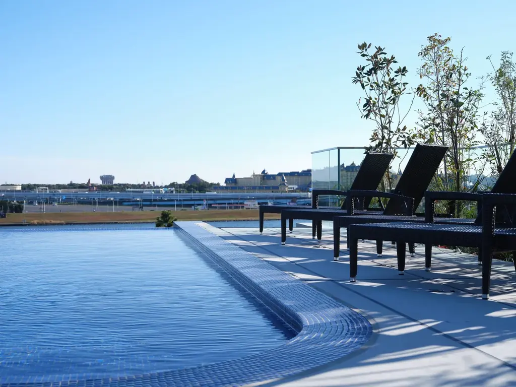 【期間限定キャンペーン】4/25〜7/17宿泊者全員対象 プール利用料無料＆K6ディナーでピザ1枚無料｜Premium hotel MONday 舞浜ビューⅠインフィニティプール 4/25 OPEN！ 画像 4