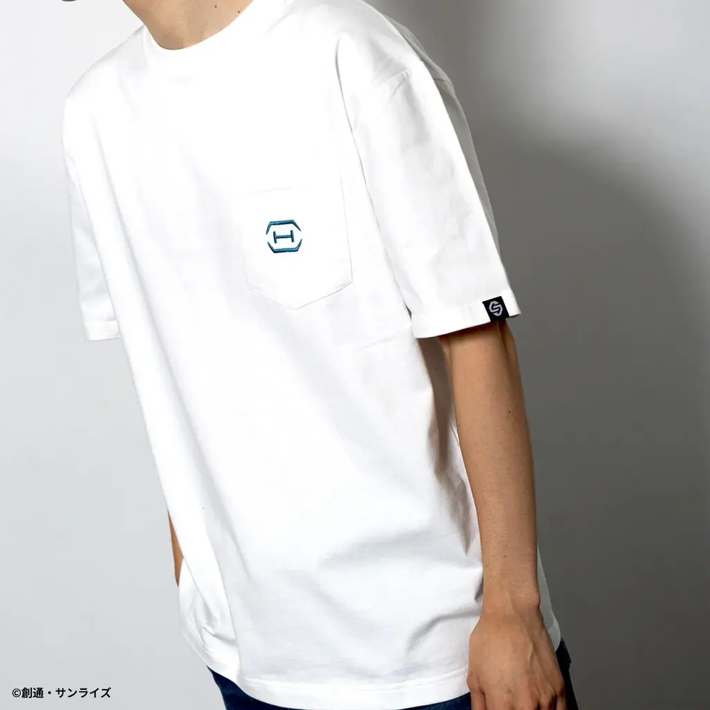 『機動戦士ガンダム 閃光のハサウェイ キルケーの魔女』よりシンプルなワンポイント刺繍のBASICポケット付きTシャツが登場！ 画像 10