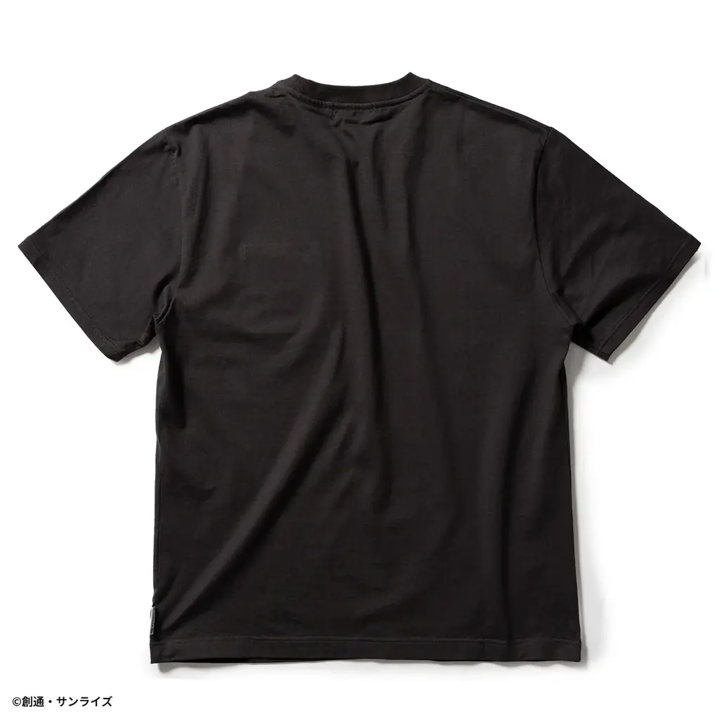 『機動戦士ガンダム 閃光のハサウェイ キルケーの魔女』よりシンプルなワンポイント刺繍のBASICポケット付きTシャツが登場！ 画像 6