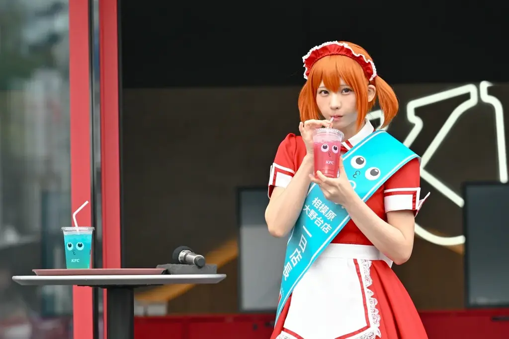 「KFC 次世代モデル店舗 相模原大野台店 オープニングセレモニー＆新商品『ちゅる～りぃ』発表会」人気コスプレイヤー・えなこさんが「1日店長」に就任 画像 3