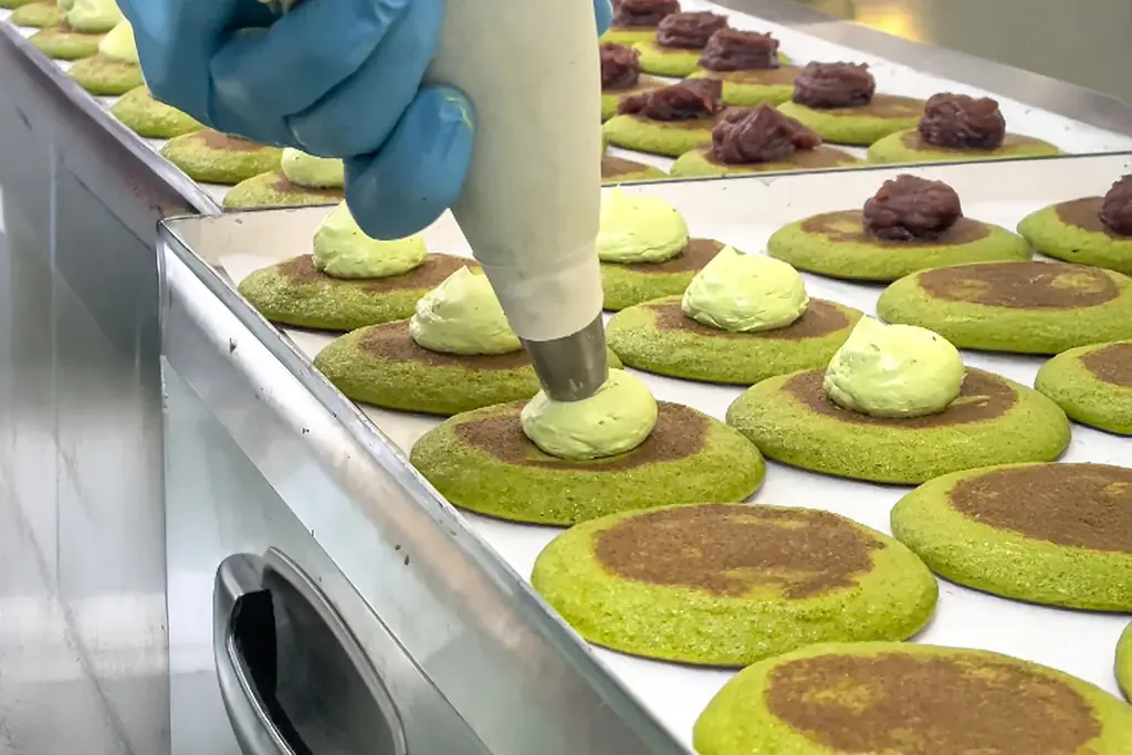 【“利き茶日本一”の茶匠が厳選】一番茶のみ使用の抹茶どら焼き「茶通美」が、どら焼きの日に登場！ 画像 15