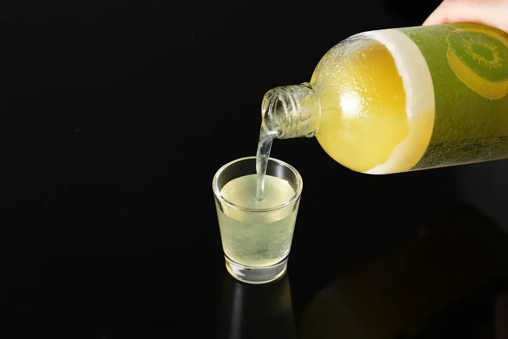 【新感覚】冷凍庫で極限まで冷やして味わうゴールデンキウイのお酒「翠氷 -Golden Kiwi-」の抽選販売を開始 画像 2