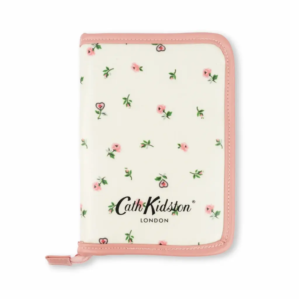 【Cath Kidston】トートやアクセサリーポーチなど、旅行の季節にぴったりなトラベルシリーズ＆PVCの新作ブックバッグが登場！ 画像 17